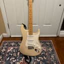 Fender American Series Stratocaster 2002 - Honey Blonde; translucent blonde over an ash body