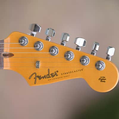 Fender American Ultra Luxe Vintage '60s Stratocaster, Rosewood Fingerboard - Ice Blue Metallic image 2