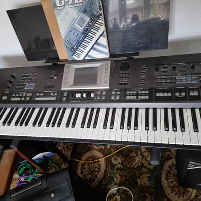 Roland G-70 76-Key Music Workstation 2004 - 2009 - Black