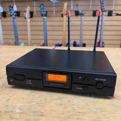 Audio-Technica ATW-R2100a Receiver w/ ATW-T220A Wireless Microphone image 2