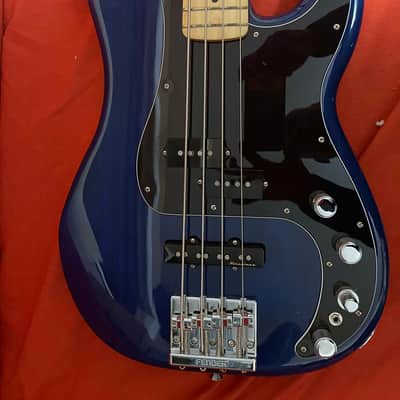 Fender Deluxe Active Precision Bass with Maple Fretboard 2020 - 2021 - Sapphire Blue Transparent image 3