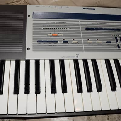 Korg SAS-20 Synthesizer Personal Keyboard With Accessories image 3
