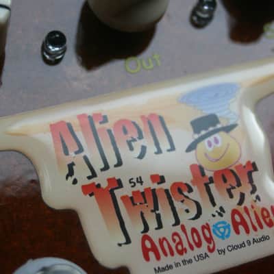 Analog Alien  "Alien Twister" image 6