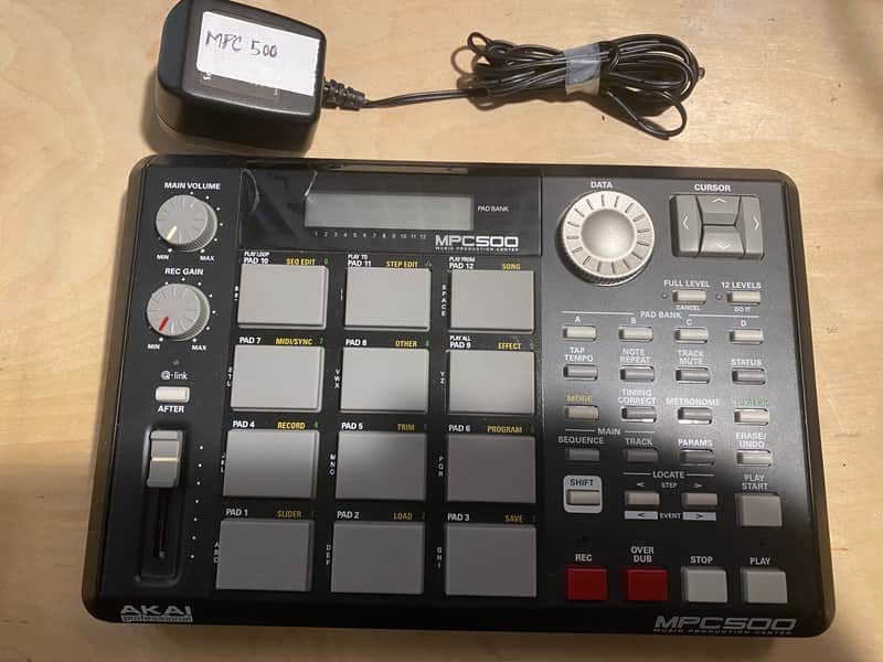 Akai MPC500 Music Production Center 2006 - 2013 - Black image 1