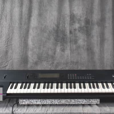 KORG T3 Music Workstation Synthesizer in Good Condition.