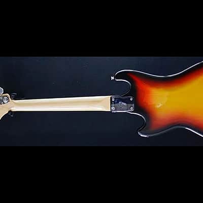 Fender V 1970 - 3 Tone Sunbursst image 3