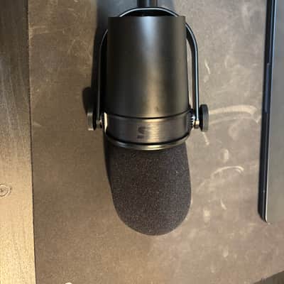 Shure MV7X Cardioid Dynamic Podcast Microphone 2020 - Present - Black image 3