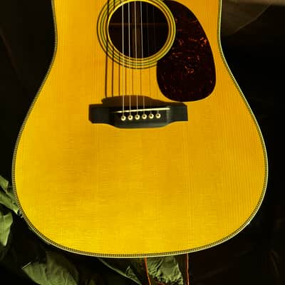 Martin  HD-28V Custom Shop 2021 - Adirondack/Premium Guatemalan image 2