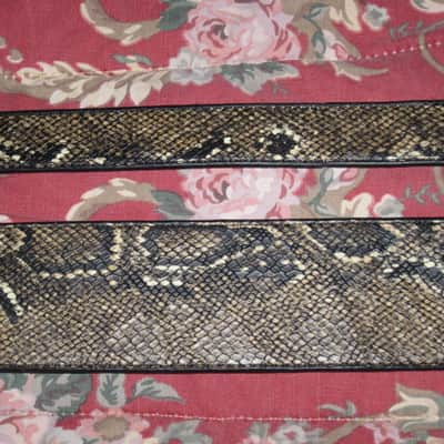lite use RockYou (Rock You) PU Faux Leather Snakeskin Pattern Guitar Strap (front: brown, tan, black pattern) (back: black) reversible - main part of strap 2 & 3/4" wide, belt part 1 & 1/4" wide [polyurethane leather] Adjustable Length from 44" to 53" image 12