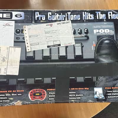 Line 6 POD xt Live Multi-Effect and Amp Modeler 2000s - Black image 2
