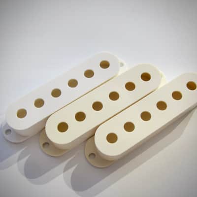 Fender Stratocaster Pickup Covers (3) Authentic Vintage Part Circa 1981-1991 Creme Plastic image 2