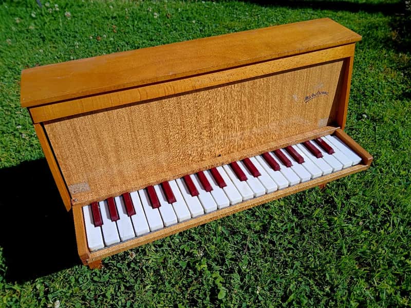 chromatic toy piano Michelsonne 37 keys - 35th key broken image 1