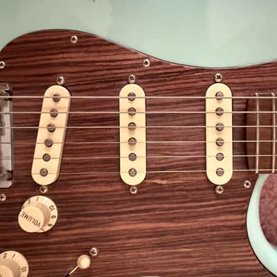 Fender Limited Edition American Professional Stratocaster with Rosewood Neck 2017 - Daphne Blue image 4