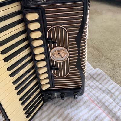 Hohner Gola ? 1950-1980 ? Gloss black image 9