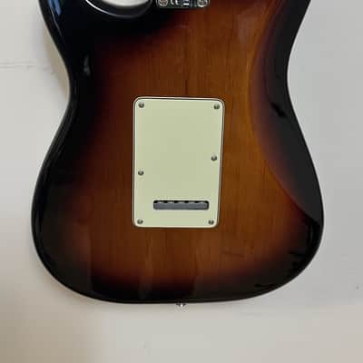Fender Vintera '60s Stratocaster with Pau Ferro Fretboard 2020 - 2023 - 3-Color Sunburst image 2