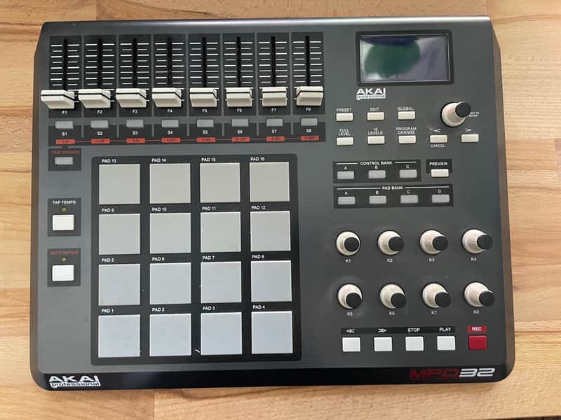DTM・DAW akai mpd 32 ableton live mpc Akai MPD32 - Vintage King