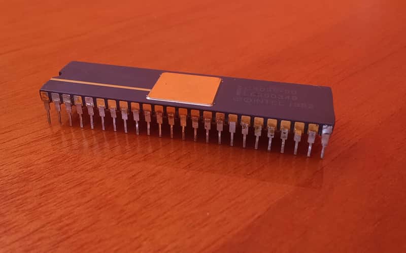 Roland S50 - IC 68 I8095-90 CPU image 1