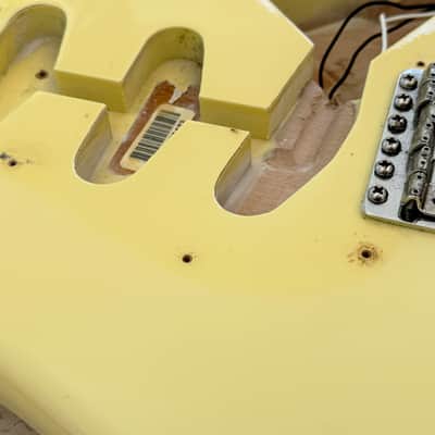 Fender Special Edition Canary Diamond Yellow 60's Stratocaster Alder BODY Vintage '62 Reissue Vintera image 6