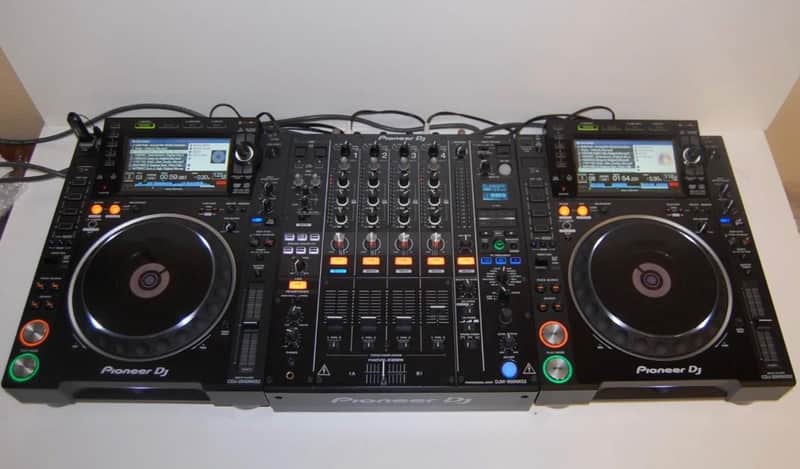(2x)Pioneer CDJ-2000NXS2 + (1x)Pioneer DJM-900NXS2 image 1