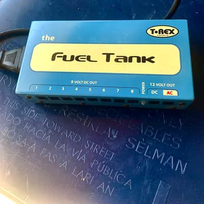 The T-Rex Fuel Tank is a robust and straightforward pedal power supply, capable of powering an entire pedalboard thanks to its 10 outputs (including 8 at 9V) with a total of around 1500 mA. image 1
