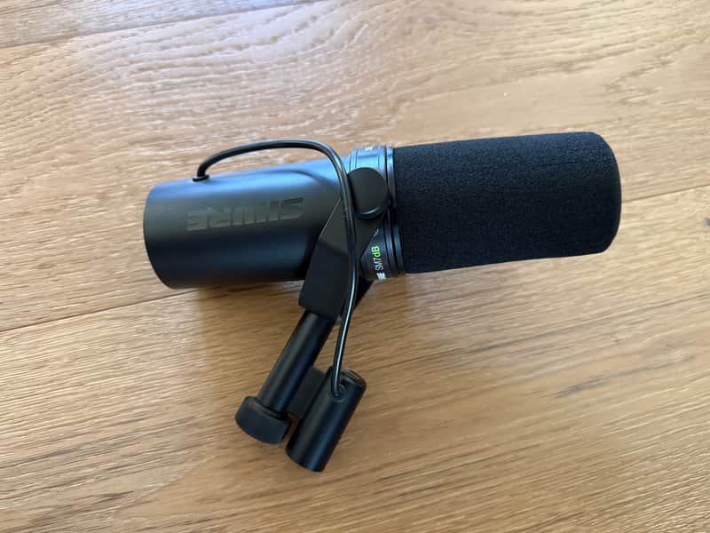 Shure SM7dB Cardioid Dynamic Microphone with Built-In Preamp 2024 - Present - Black image 1