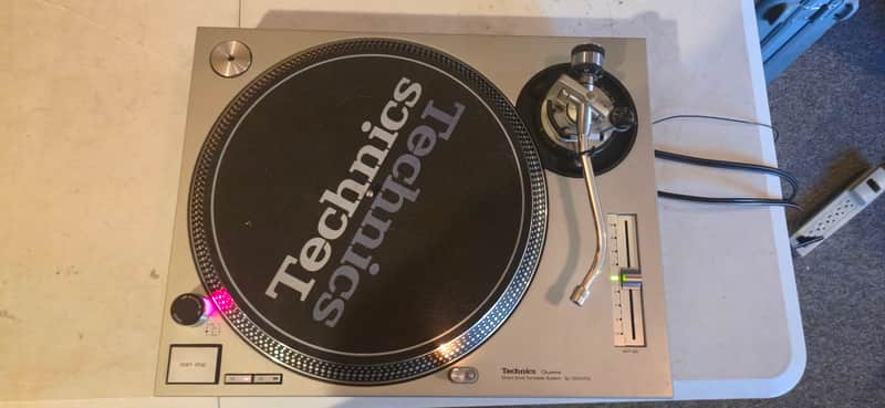 Awesome Technics SL1200 MK2 and Flight Case