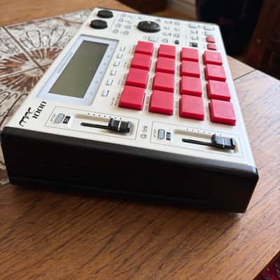Akai MPC1000 Music Production Center 2004 - 2013 - WHITE w 128mb Installed & 8gb CF Card. JJ OS2XL image 2