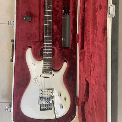 Ibanez JS2400 Joe Satriani Signature white (Signed and played by Joe himself) 2014