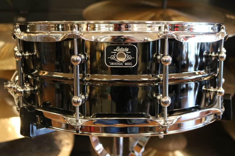 Ludwig 5.5X14 Universal Brass Snare Drum With Triple Flanged Chrome Hoops image 1