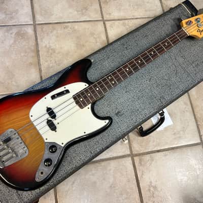 1975 Fender Mustang Bass 3 Color Sunburst w case image 2