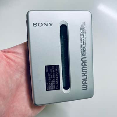 Sony EX677 Walkman Cassette Player, Excellent Silver ! Working ! image 4