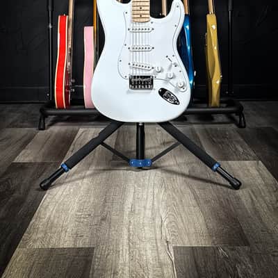 Squier Sonic Stratocaster - Arctic White image 2