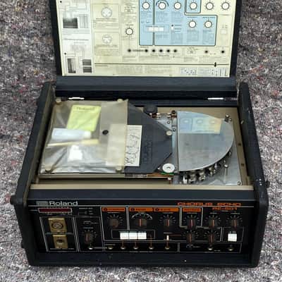 Roland RE-501 1980's in super and complete conditions