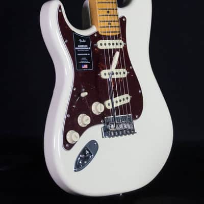 Fender American Professional II Stratocaster Left-Hand, Maple, Olympic White image 4