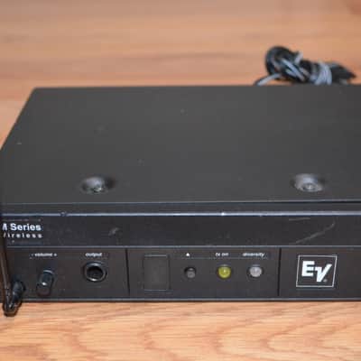 Electro-Voice ClearScan Wireless Lavalier Mic System image 2