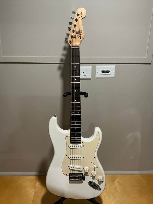 Squier Bullet Series Standard Stratocaster 1995 - 1996 - Arctic White image 1