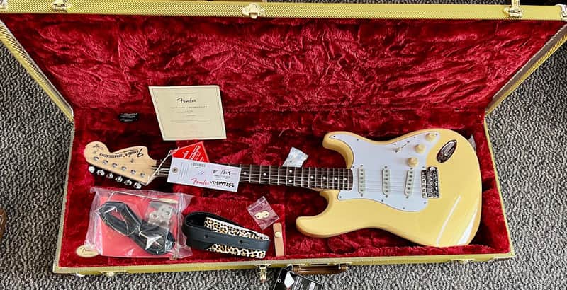 Fender Yngwie Malmsteen Stratocaster White Electric Guitar, Scalloped board