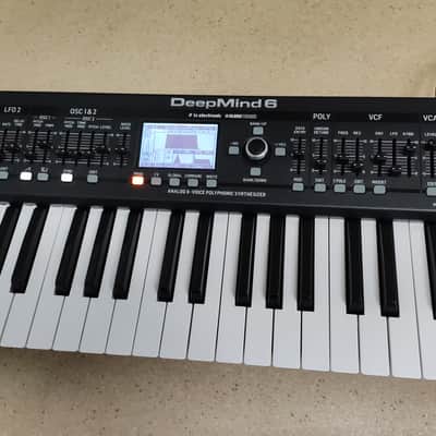 Behringer DeepMind 6 with original Bag / Synthonia Libraries - Deep mind image 2