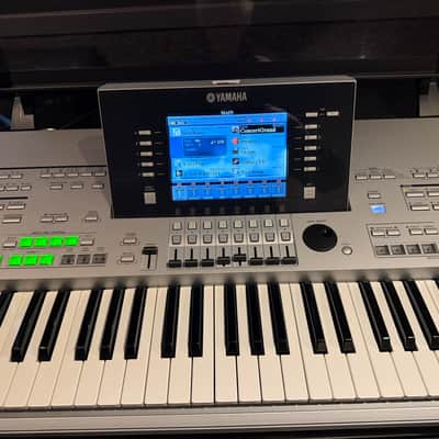Yamaha Tyros3 61-Key Arranger Workstation Keyboard - Silver image 3