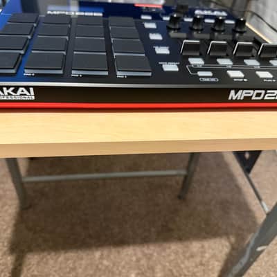 Akai MPD226 2015 - Present - Black image 6