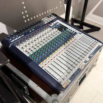Soundcraft Signature 16 Compact 16-Channel Analog Mixer with Effects 2010s - Blue/Silver image 3