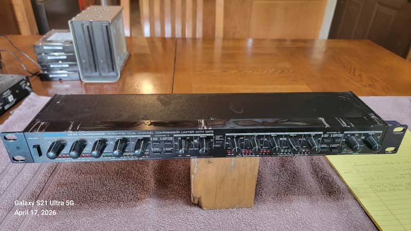 Alesis 3630 - Black image 1