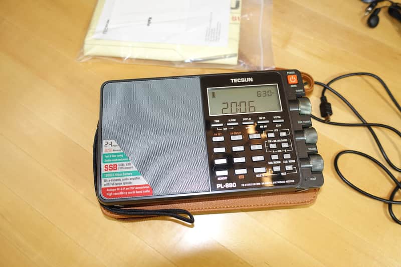 Tecsun PL880 Portable Digital PLL Dual Conversion AM/FM, Longwave & Shortwave Radio with SSB (Single image 1