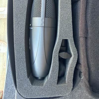 Shure KSM32 / CG Medium Diaphragm Cardioid Condesner Microphone 1998 - Present - Charcoal Gray image 2