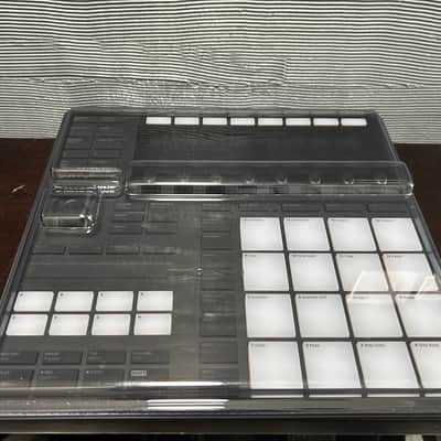 Native Instruments Maschine MKIII 2020swith decksaver- Black image 3