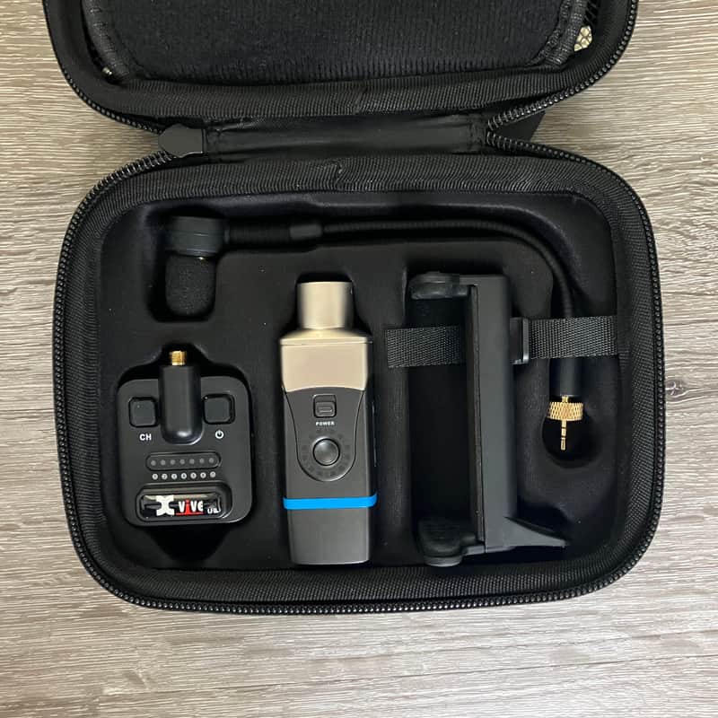 Xvive U8 Wireless Acoustic Guitar Microphone System image 1