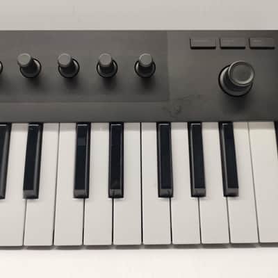Native Instruments Komplete Kontrol M32 2019 - Black image 3