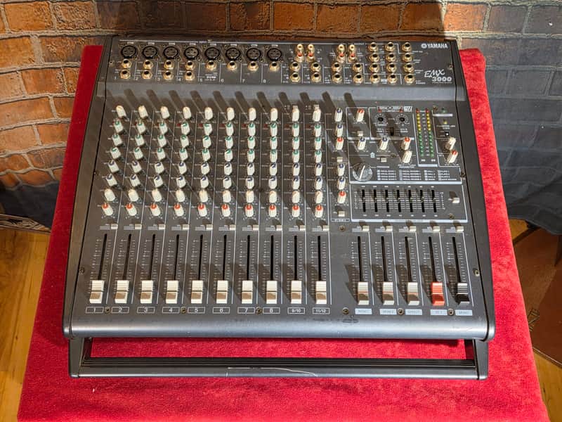 Yamaha EMX3000 12-Channel Powered Mixer
