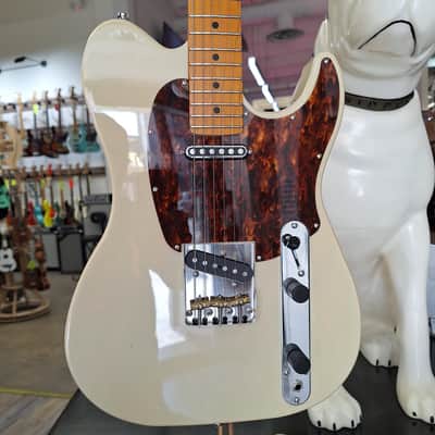 Godin Stadium Pro with Maple Fretboard 2026 - Ozark Cream 7.0 Pounds image 2