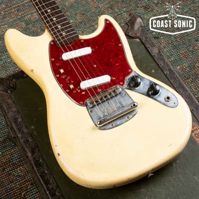 Vintage 1967 Fender Mustang with original case image 6